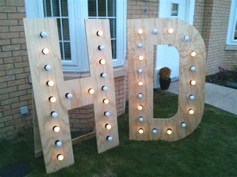 How to Make Your Own...Giant Light Up Letters | Ideias para festas, Letras com luzes ...