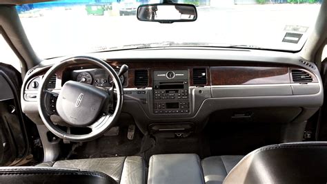 2006 Lincoln Town Car - Interior Pictures - CarGurus