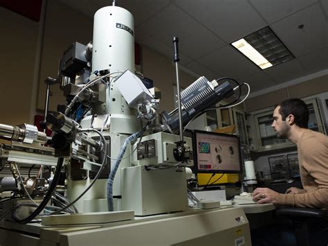 JEOL JSM 7001F/TTLS LV Scanning Electron Microscope | PNNL