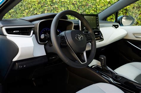 2019 Toyota Corolla Hatchback XSE front interior 01 - Motor Trend en ...