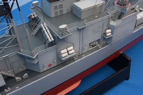 SHIPMODELL: USS SPRUANCE destroyer 1975