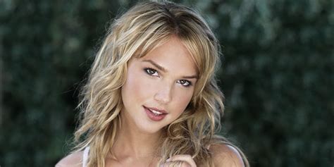 Arielle Caroline Kebbel - Net Worth August 2024, Salary, Age, Siblings, Bio, Family, Career