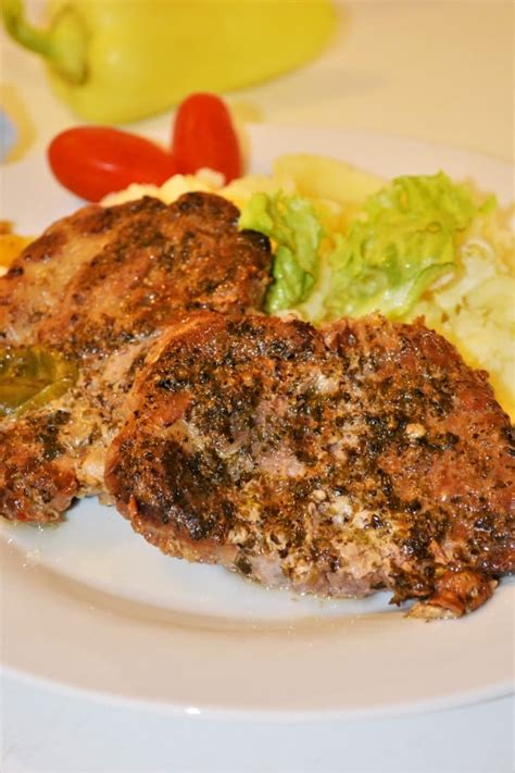 Delicious Oven-Baked Pork Steak Recipe for the Whole Family