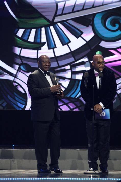 THUMBS DOWN FOR THE SAMAS! | Dailysun