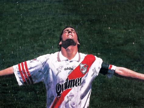 Enzo Francescoli - River Plate | Enzo francescoli, River, Rock river