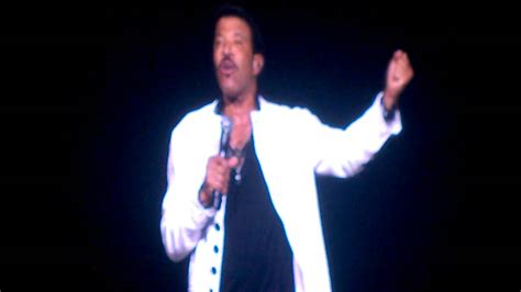 Lionel Richie - We Are The World (Partial Clip) - Mohegan Sun Arena 7 ...