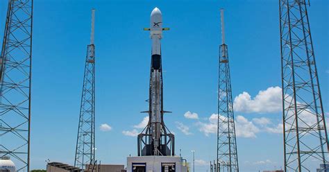 SpaceX Preps Self-Driving Starlink Satellites for Launch