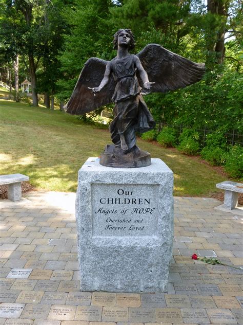 Photo-ops: Angel of Hope Statue: St. Anne Shrine - Sturbridge, MA