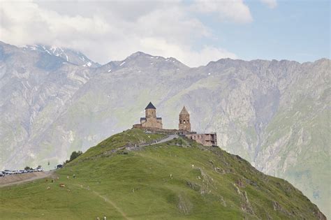 Kazbegi: Hiking to Gergeti Trinity Church - Sailingstone Travel