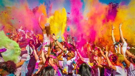 8 Interesting & Unique Types of Holi Celebration in India (2024)