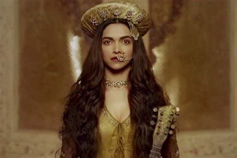 Bajirao Mastani: Deepika Padukone and the opulent 'Aaina Mahal ...