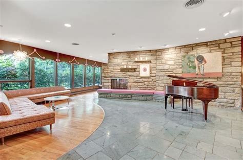 A Midcentury Modern Museum Piece in Rydal for $705K