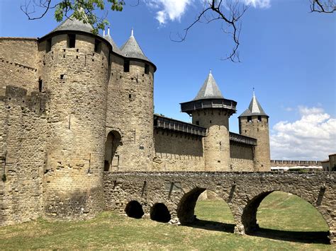 Visite de la cité médiévale de Carcassonne en Occitanie...