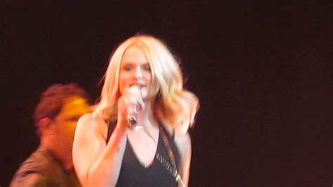 Miranda Lambert - Kerosene (Live in Glasgow, Scotland) - YouTube