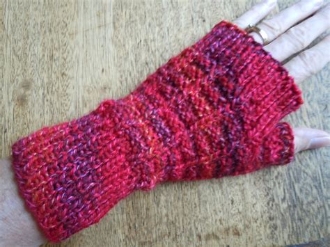 Mountain Colors Hand Painted Yarns: Free Pattern of the Week- Sailor's Rib Fingerless Mittens