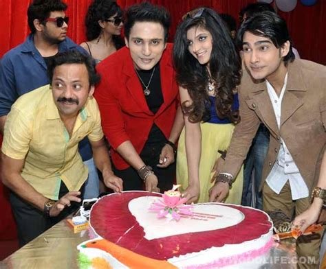 What did Salman Khan get from the cast of Munna Bhai Sallu Bhai on his birthday? - Bollywood ...