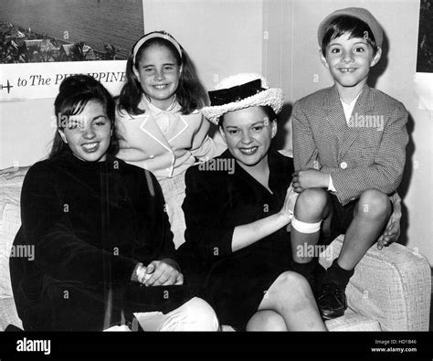 Judy Garland with children Liza Minnelli, Lorna Luft, and Joey Luft, 1962 Stock Photo - Alamy