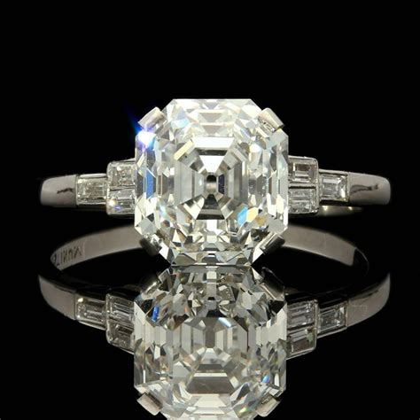 Stunning 4.09 carat Asscher Cut Diamond Platinum Ring For Sale at 1stdibs