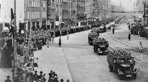 Amsterdam to Halt Trams in Memory of 1940 Strike over Nazi Persecution of Jews – The Forward