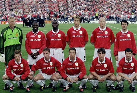 Ayaktakiler Oturanlar | MANCHESTER UNITED 1998-1999