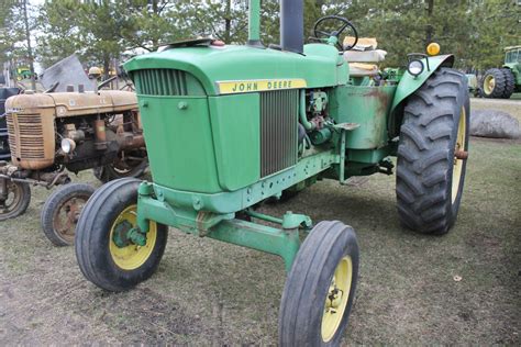 JOHN DEERE 3020 GAS TRACTOR