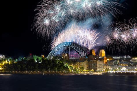 Sydney Harbour Bridge New Years Eve Fireworks, Colourful Fire Works Lighting the Night Skies ...