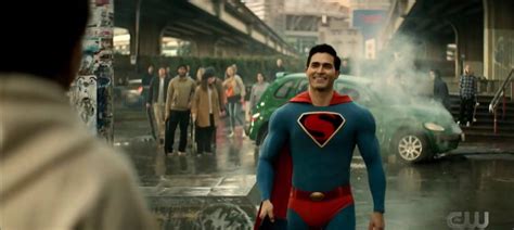 [Film/TV] Superman's first costume (Superman & Lois) : r/DCcomics