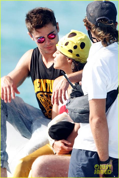 Photo: michelle rodriguez zac efron ibiza romance yacht 02 | Photo ...