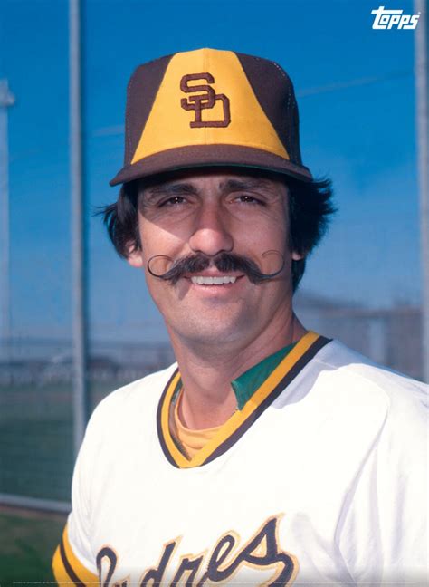 √ Rollie Fingers Baseball Cards