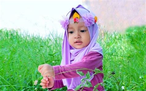 Gambar Anak Bayi Lucu Berjilbab - Buku Catatan