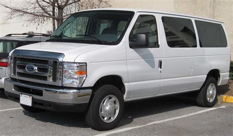 2002 Ford Econoline Wagon - Information and photos - MOMENTcar