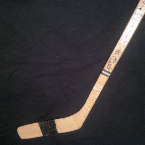 Auctions > Paul Henderson 1972 Autographed Stick (Stix n Pix)