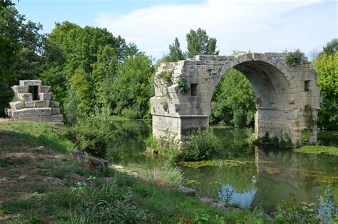 Looking for Roman bridges in Provence, France | FOLLOWING HADRIAN