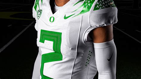 Oregon Ducks Unveil New Nike Football Uniforms – SportsLogos.Net News