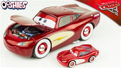 Cars 3 Flash McQueen Cruising Lightning McQueen Exclusif 1:24 Surprises ...