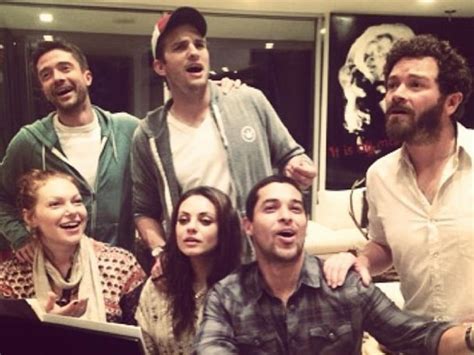 Still hangin' out: 'That 70s Show' cast reunites for singalong