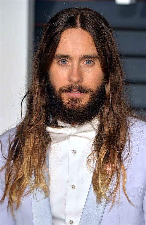 8 celebrity men with long hair you need to copy (inspo gallery)