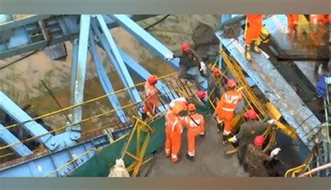 Thane girder launching machine collapse: Death toll rises to 16, rescue ...