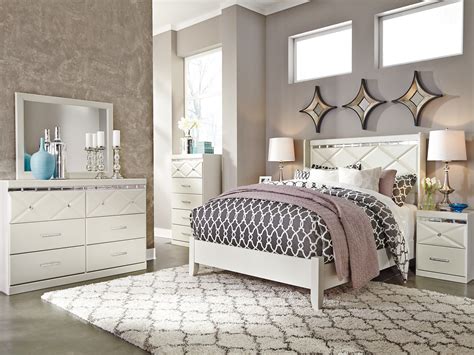 Ashley Contemporary Queen Size Bedroom Set - Dreamur 6 PC Queen Size Set