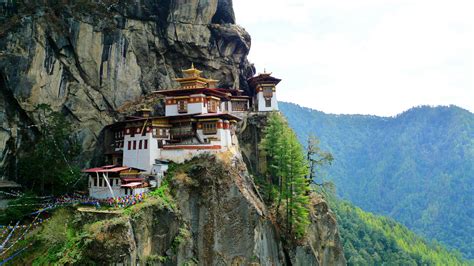 Tiger's Nest (Paro Taktsang) - Paro Valley, Bhutan [3968x2232] : r/castles