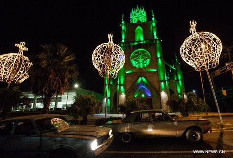 Street decorated with Christmas lights in Venezuela - China.org.cn