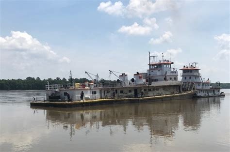 NTSB: Towboat pilot hit dike in 2017 Mississippi River sinking | WorkBoat