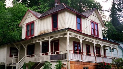 Famed ‘Goonies’ house for sale in coastal Astoria, Oregon – WABE