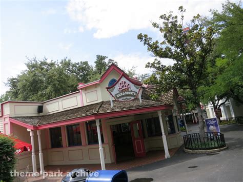 Old South at Six Flags Over Texas | Theme Park Archive