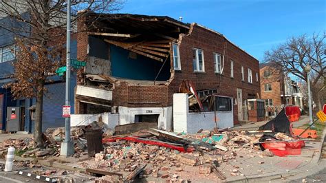 Watch pedestrians' close call with collapsing building - CNN Video