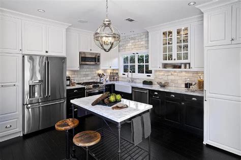 Kitchen Designs With White Upper Cabinets And Dark Lower Cabinets