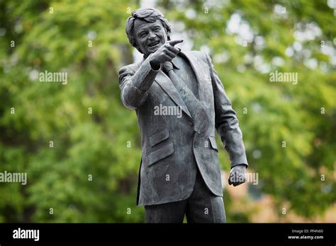 Bobby robson statue ipswich hi-res stock photography and images - Alamy