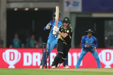 Beth Mooney unleashes a slog-sweep | ESPNcricinfo.com