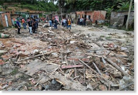 Brazil - 8 killed, homes destroyed after landslide in Manaus, Amazonas -- Earth Changes -- Sott.net