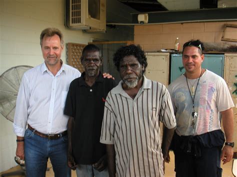 Aurukun Artists meet Federal Minister for Indigenous Affairs on Badu Island - Aurukun Shire Council